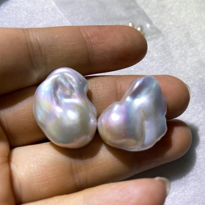 Sculptural baroque pearls with organic forms